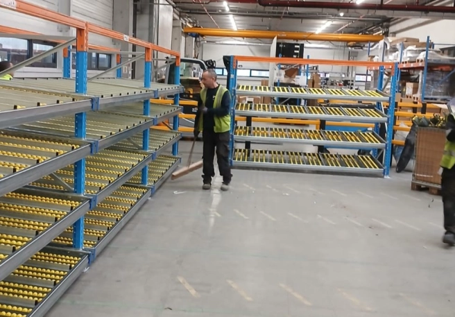 Installatie van Flow Racks voor Kleine Producten